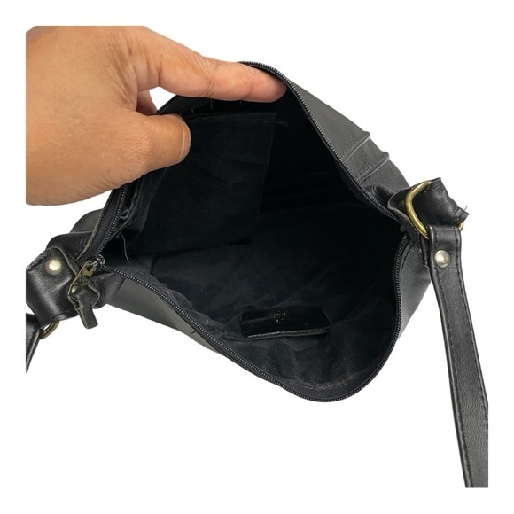 Vintage Black leather shoulder bad made in Brazil 11.25 W x 8” x 2” D - Picture 6 of 10